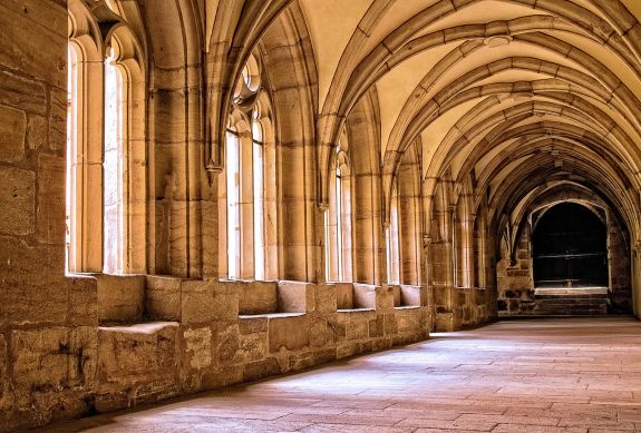 monastery-2983684_1280