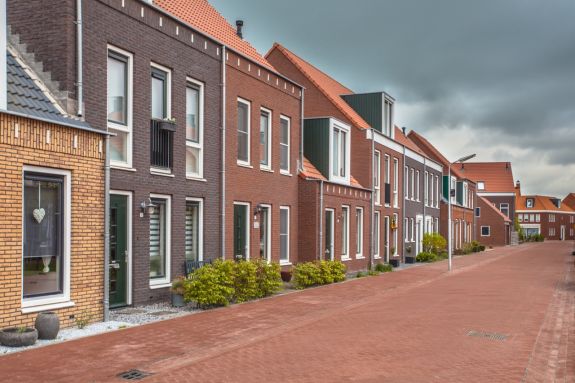 new-town-neighborhood-2023-11-27-05-35-39-utc groot