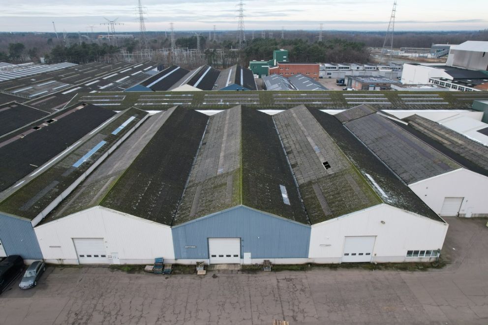 De oude daken van het complex in Mol