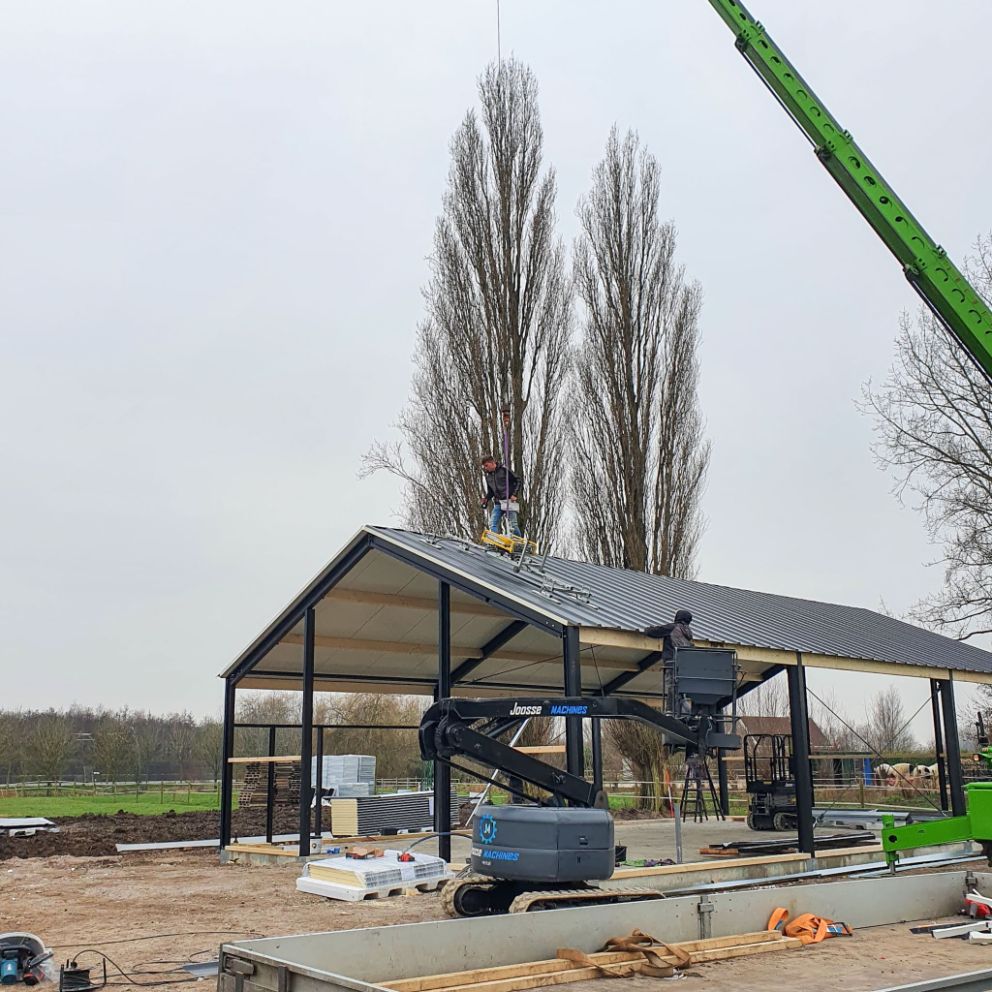 Staalconstructie van de schuur in Schelluinen