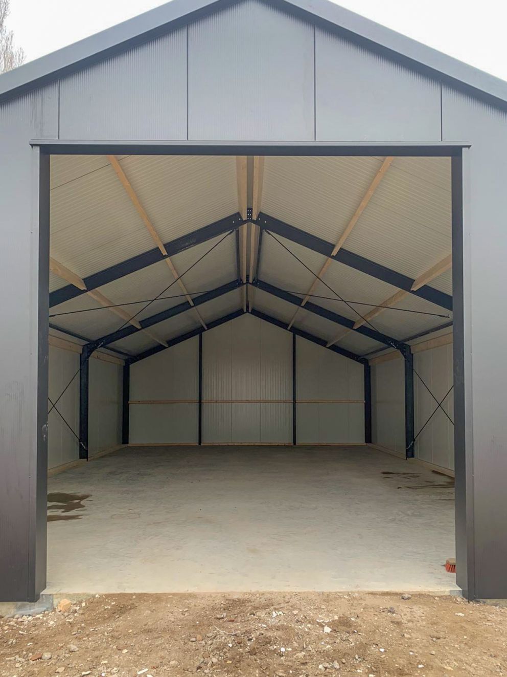 Binnenzijde van de schuur in Schelluinen