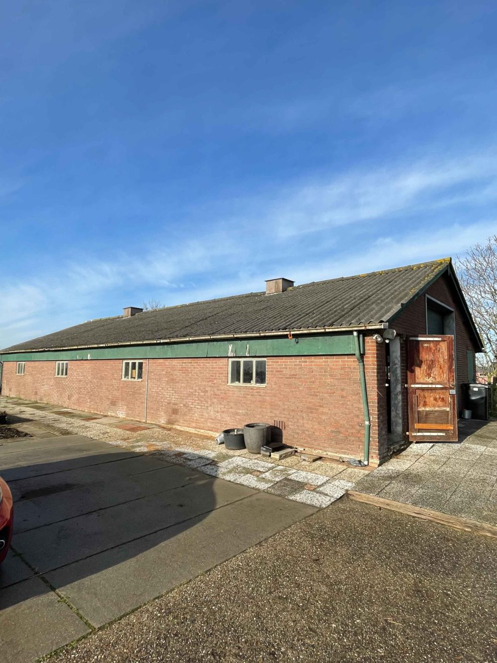 Stal in Driebruggen voor de dakrenovatie
