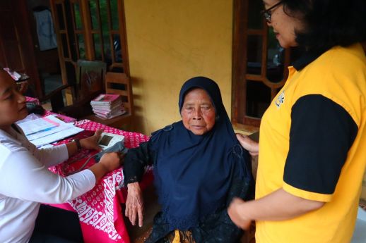 Blood Pressure Screening at Gondangsari, Tegalmulyo