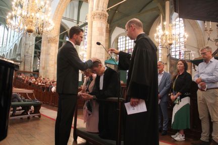 Uitzenddienst Gerrit Vreugdenhil foto kerkdienst Uitzenddienst Gerrit Vreugdenhil foto kerkdienst