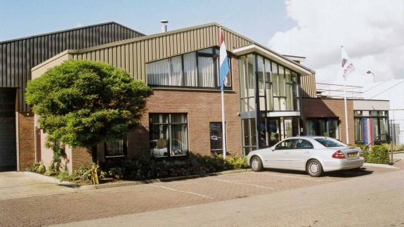 Verhuizing naar nieuw bedrijfspand aan de Koopmansgoed in Barneveld, 1979 Verhuizing naar nieuw bedrijfspand aan de Koopmansgoed in Barneveld, 1979