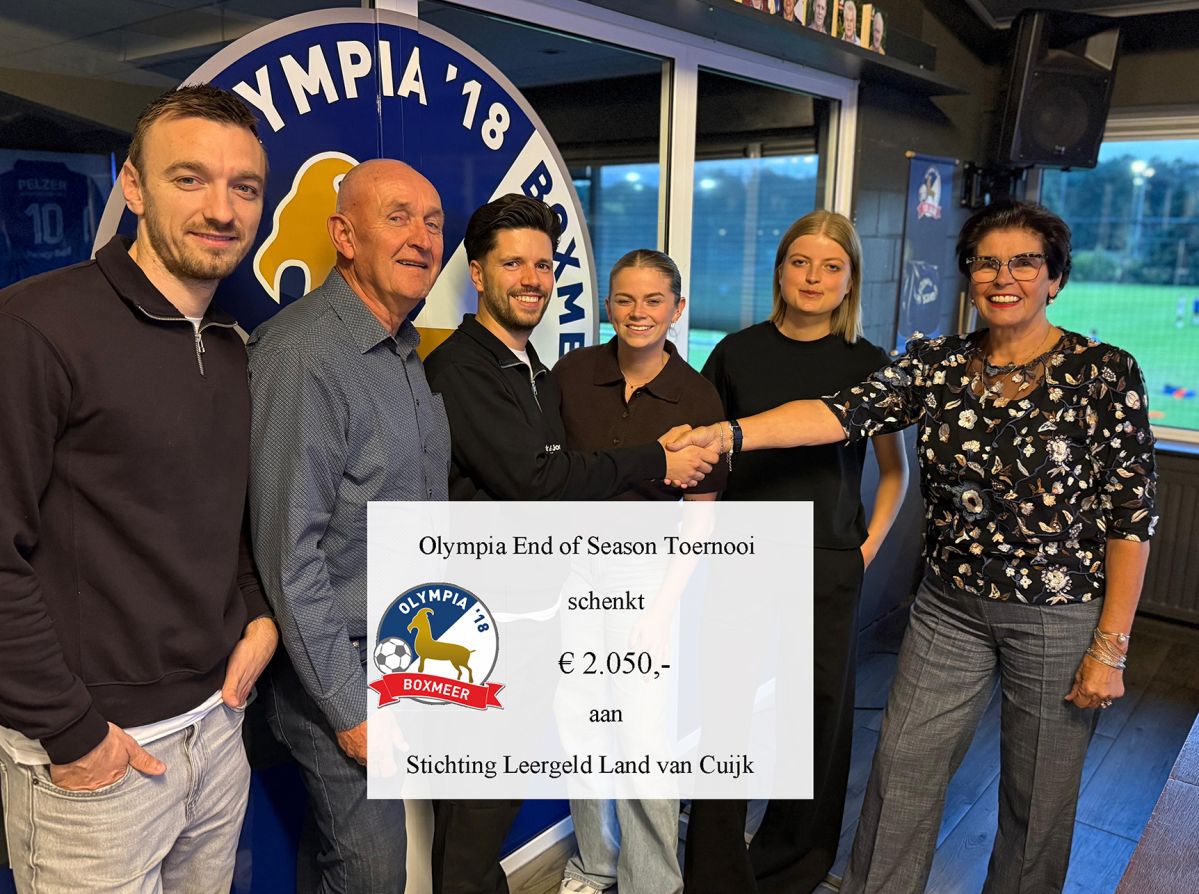 foto olympia met cheque Voetbalclub Olympia '18 doneert prachtig bedrag aan Stichting Leergeld Land van Cuijk