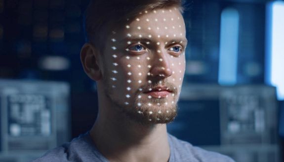twentse-technologie-herkent-gezicht-uit-duizenden-nummer-1-van-europa