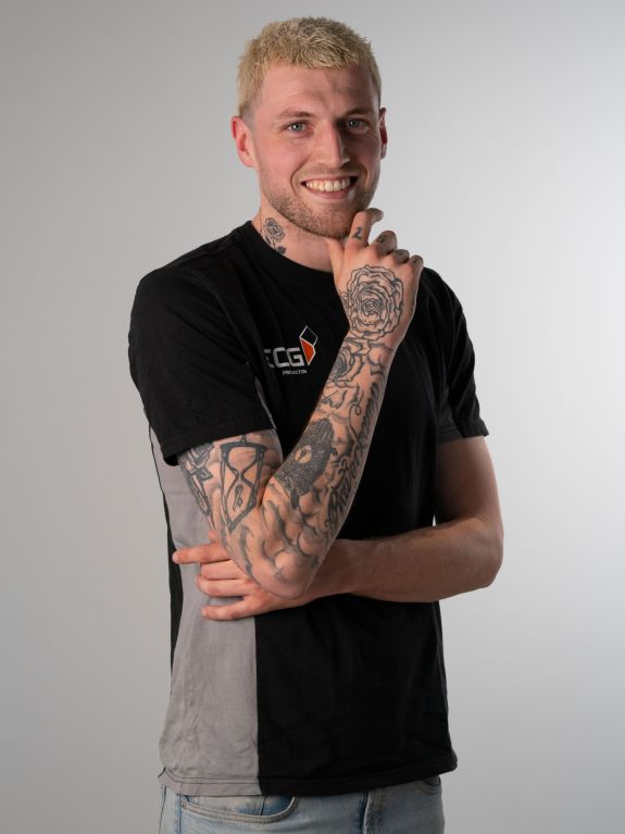 2405_ECG_Portretten_Julian_2044 2405_ECG_Portretten_Julian_2044