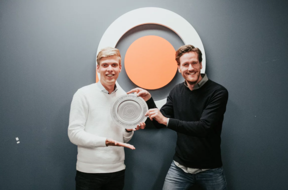 Mandelo en VersGemerkt vallen in de prijzen