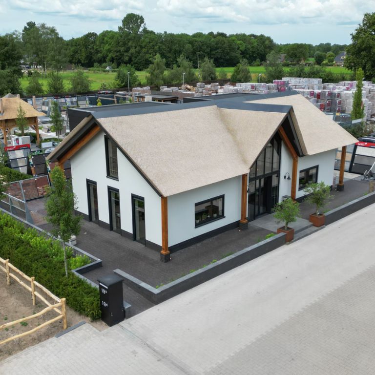 Bedrijfspand in landelijke, eigentijdse architectuur_Wekerom 2