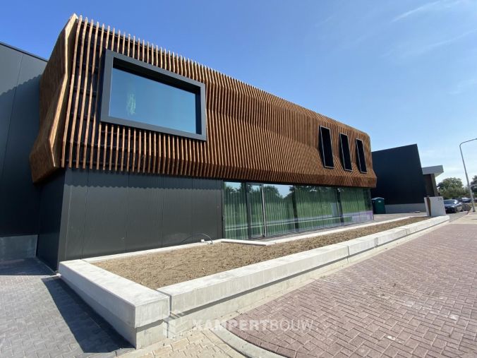 Bedrijfspand-met-unieke-houten-gevelbekleding-6-Groot