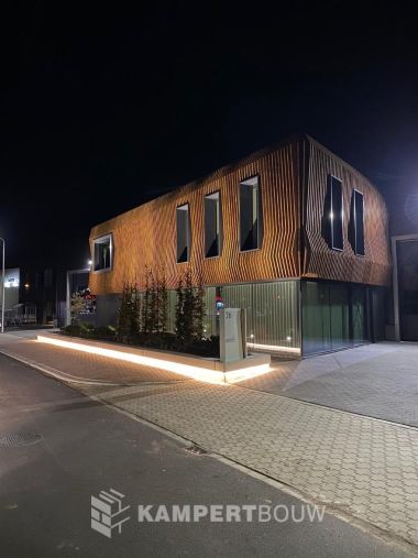 Bedrijfspand-met-unieke-houten-gevelbekleding-7-Groot