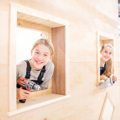 Leerlingen in bouwlokaal