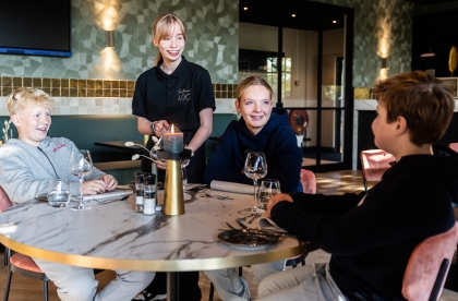 Leerlingen in het restaurant