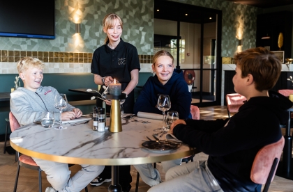 Leerlingen in het restaurant