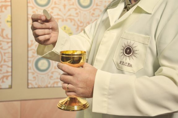 minister-3592528_1280