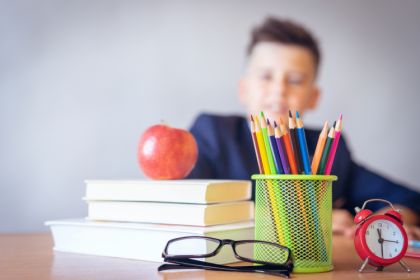 pexels-oleksandr-pidvalnyi-2781814 Schoolspullen, potloden en boeken.