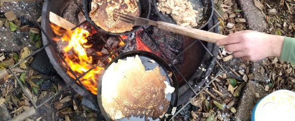 Camp fire cooking 0