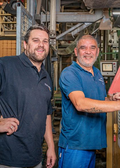 2 collega's die lachen