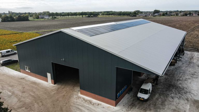 Dakrenovatie boerderij door Kok Dak & Wand
