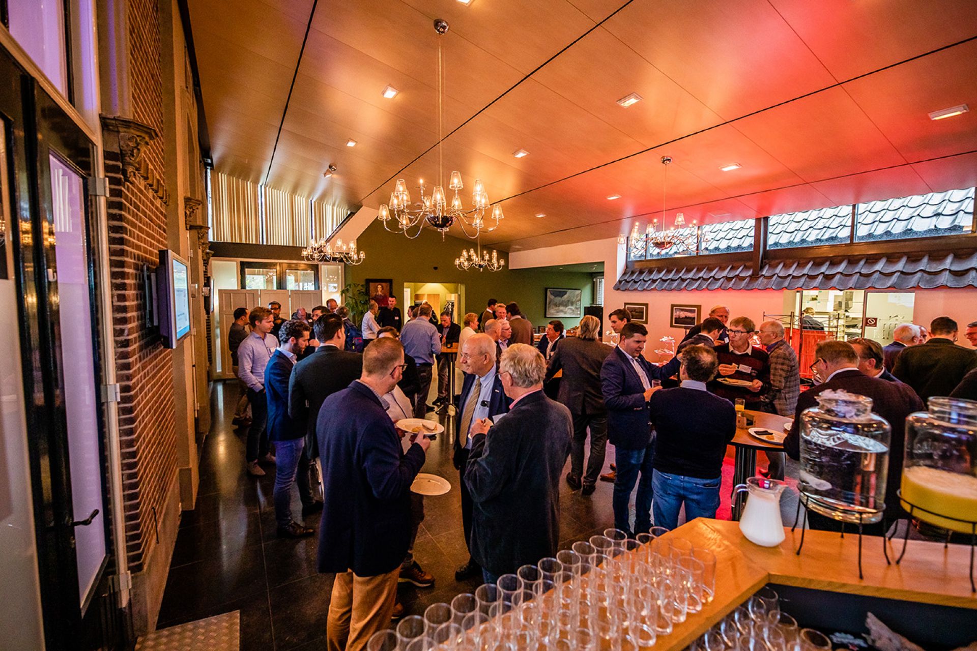 Evenement met borrel en diner in de Tuinzaal, ruimte in Klein Vanenburg, op het landgoed van Kasteel De Vanenburg in Putten