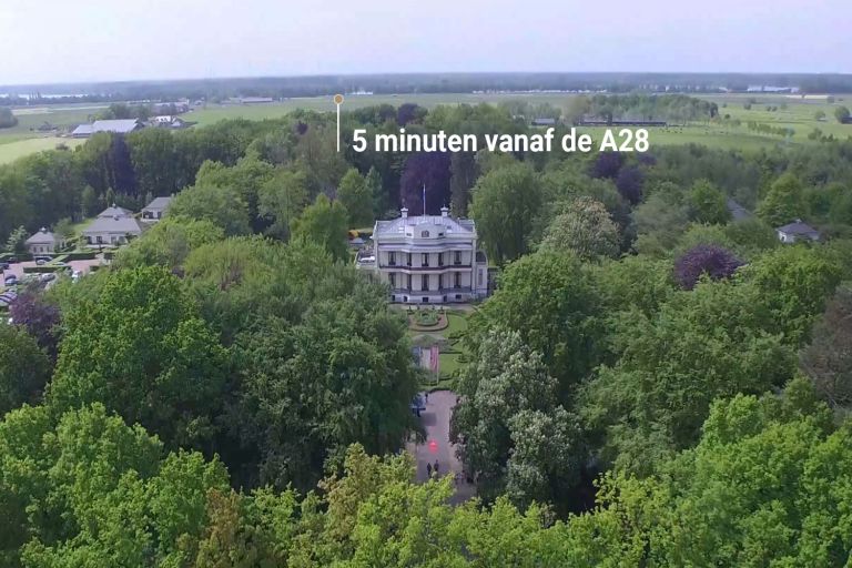 KasteelDeVanenburg centraal gelegen in Nederland goed bereikbaar vanaf snelweg dicthbij station Putten