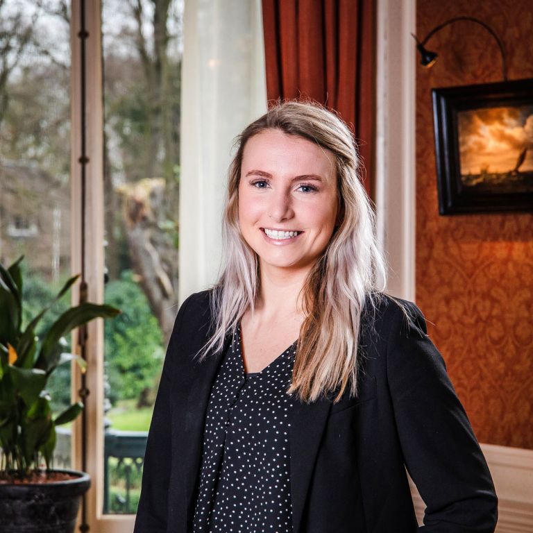 Melissa Ruitenberg Kroon contactpersoon voor bruidsparen bij trouwlocatie Kasteel De Vanenburg