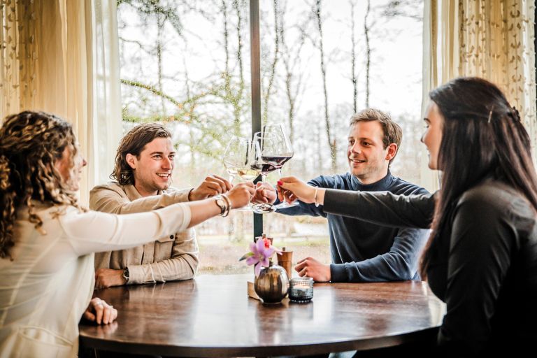Proost moment gasten Kasteel De Vanenburg