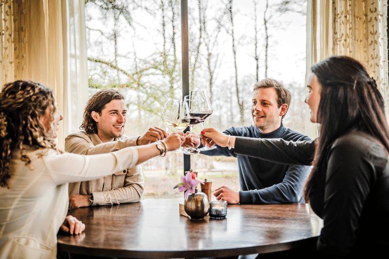 Proosten groep culinair diner restaurant Putten