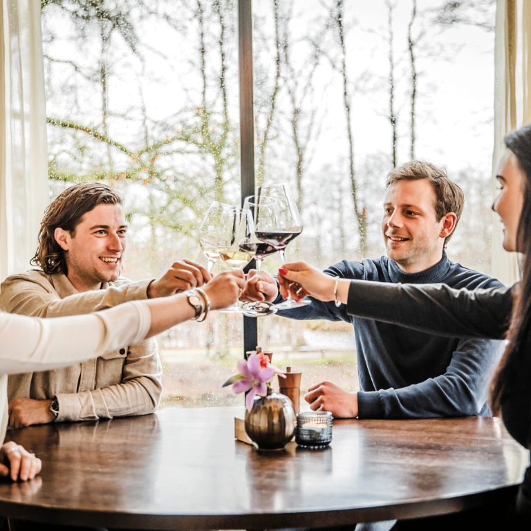 Proosten groep culinair diner restaurant Putten