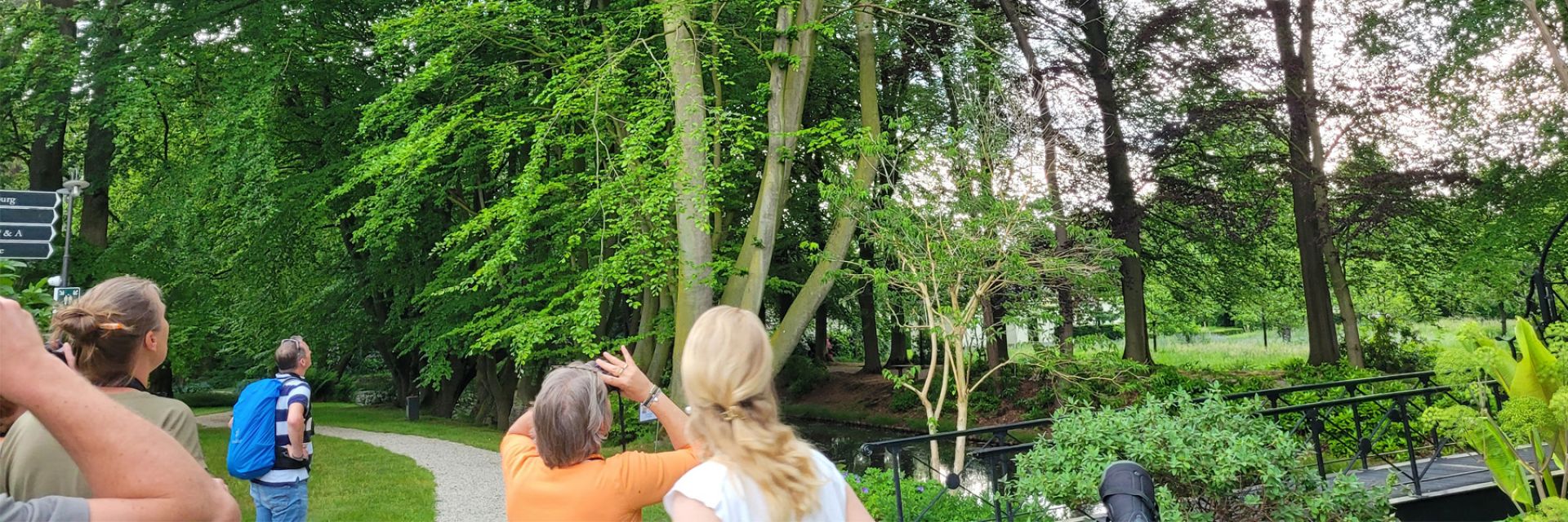 Slider Vogel spotten activiteit tijdens heisessie of vergadering bij Kasteel De Vanenburg met vogelwachter Adriaan