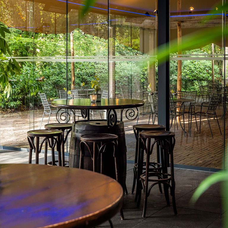 Tuinterras, ruimte bij Klein Vanenburg, voor borrel diners bbq buffetten voor zakelijke groepen en bruiloften bij Kasteel De Vanenburg in Putten