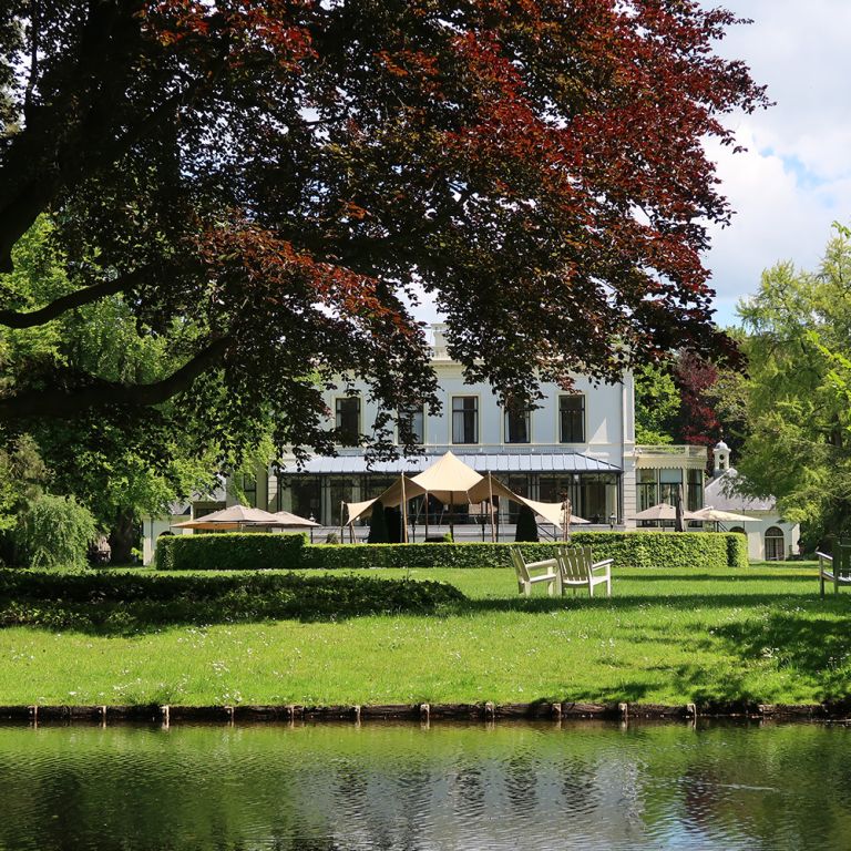 Zomer bij Kasteel De Vanenburg een uniek landgoed aan de rand van de Veluwe in Putten