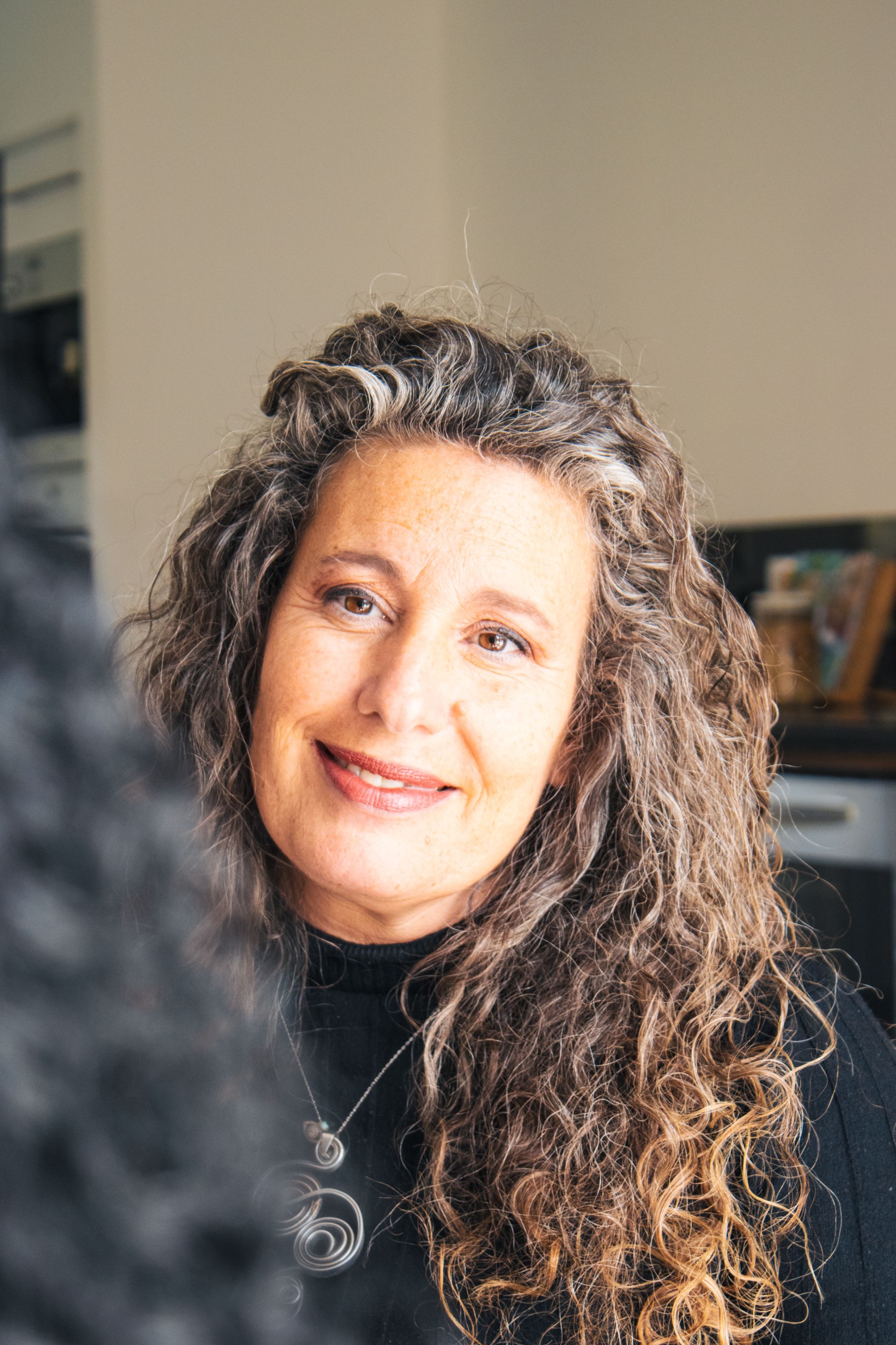 Gedurende deze retraite zal het je aan niets ontbreken. Onder de zorgzame en professionele leiding van je host Sandra Alferes zal vooraf een intake worden afgenomen. Hierin bespreken we jouw wensen sn stellen we samen jouw doelen op waar we in deze 4 dagen maximaal naar toe werken. <br><br>
Tijdens het verblijf hoef je nergens anders aan te denken. Je deelt een luxe suite met maximaal 1 persoon ( 2 x 1 persoonsbed), de dag begint met een gezond ontbijt en ook de lunches en het diner zijn opgenomen in het programma. Niets dan focus op je zelf en groei naar jouw nieuwe “bestemming”
<br><br>
Wat is allemaal inbegrepen in deze retraite?
<br><br>
• Taxi service van en naar Serena Vista<br>
• 5 nachten verblijf in een luxe suite <br>
• Verblijf op basis van All inclusive (incl. dranken m.u.v. sterk gedistilleerd)<br>
• Een dagelijks afwisselend programma<br>
• Een cultureel uitje<br>
• Strandactiviteit ( o.a. Yoga )<br>