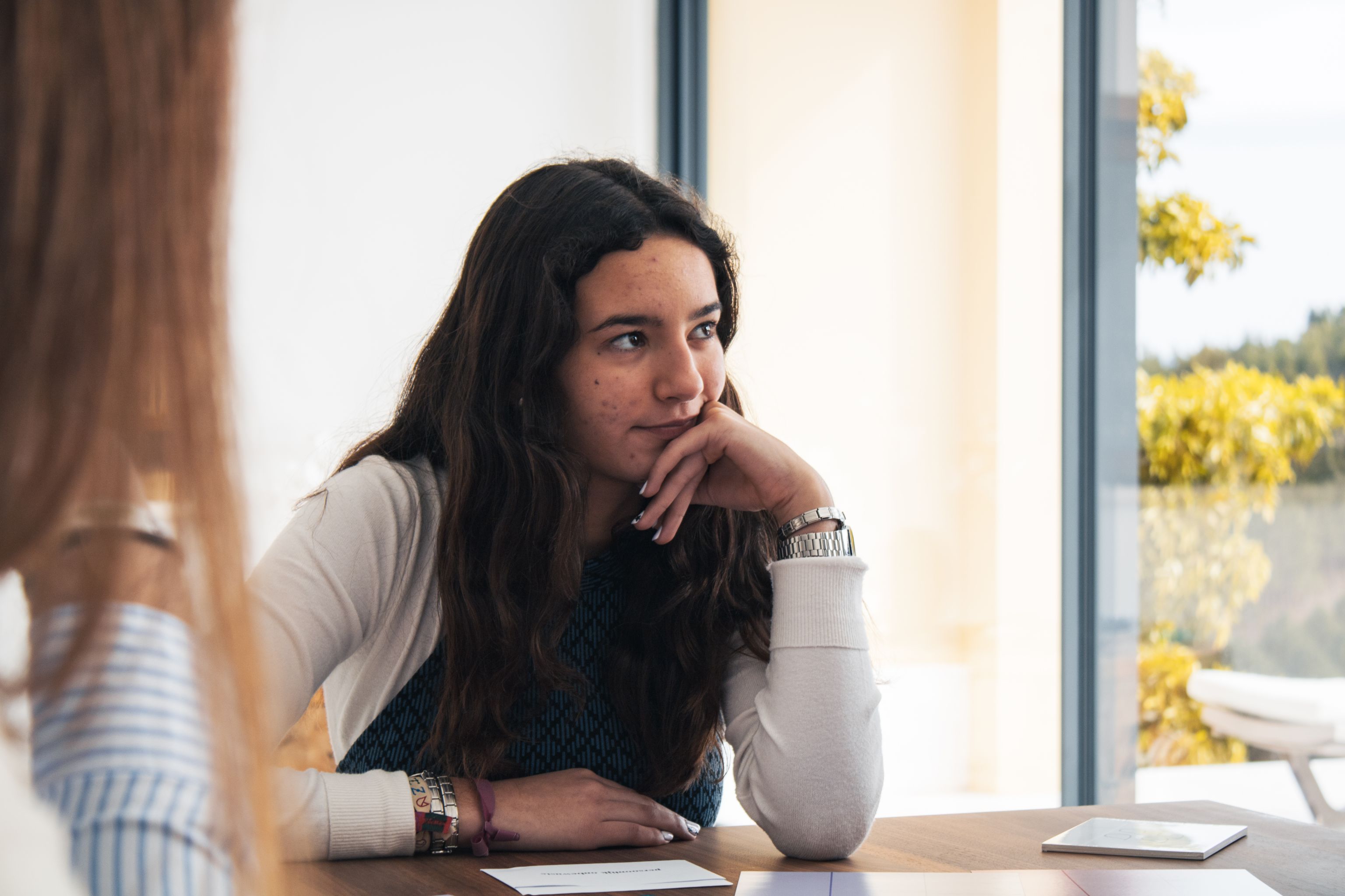 Adolescenten en jong volwassen groeien op in een complexe wereld. Vrienden, opleiding, werk en daarnaast de druk van de maatschappij. Wat wordt er van mij verwacht? Wie ben ik eigenlijk? Waar word ik blij van? Doe ik het wel goed? Zomaar een paar vragen die bij elke adolescent voorbij komen<br><br> Zet je kind op de goede weg. Soms met slechts een paar enkele bezoeken aan een coach help je hem of haar enorm!