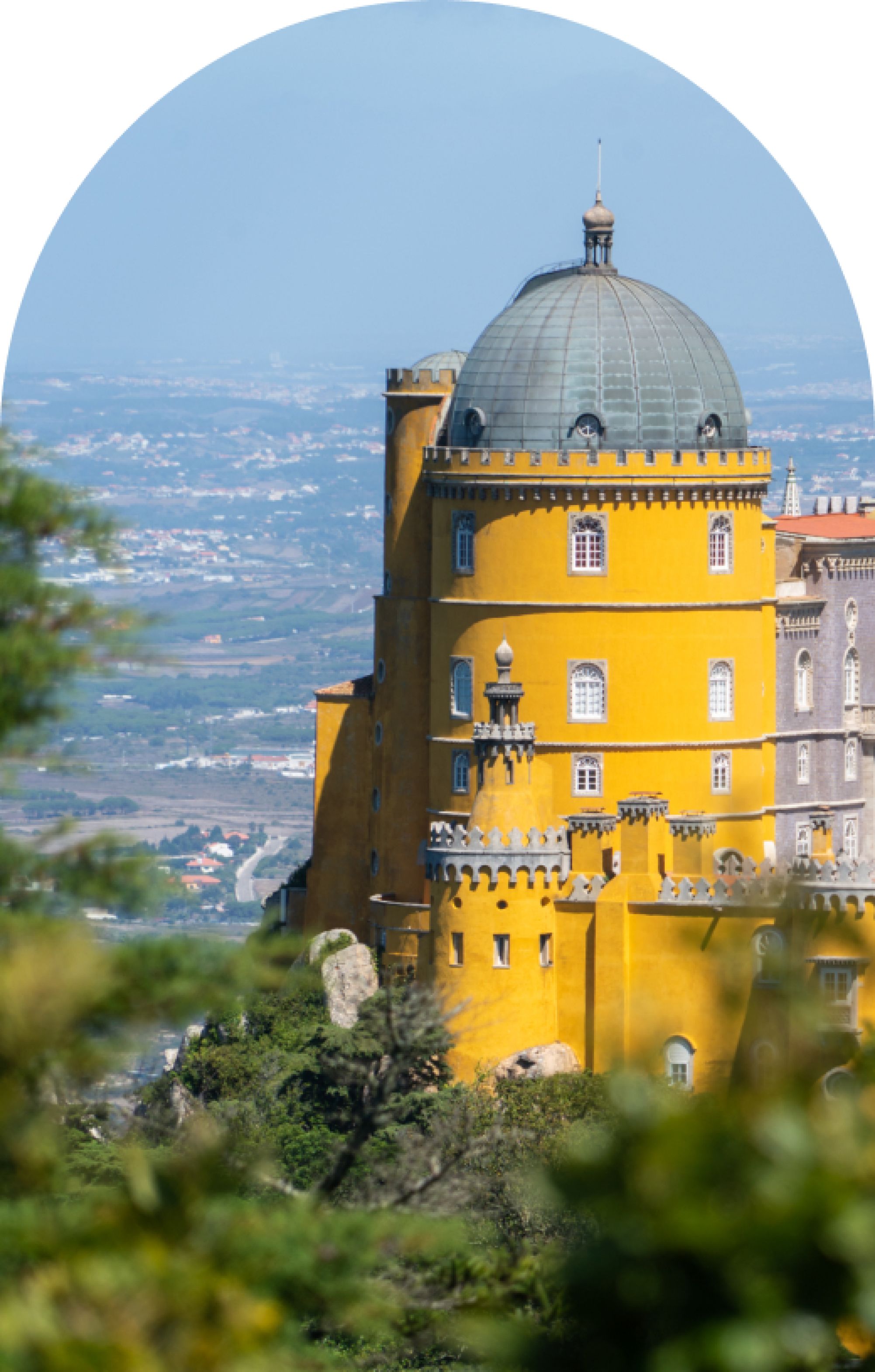 Als liefhebber van Portugal bent u automatische liefhebber van de prachtige cultuur. In de omgeving van Serena Vista valt enorm veel te beleven. Natuurlijk mag een bezoek aan het Capitool Lissabon, het sprookjesachtige paleis in Sintra en het middeleeuwse stadje Obidos niet ontbreken maar ontdek ook de rijke wijncultuur die het land rijk is. Prachtige parken en heerlijke stranden. Genoeg om er iedere dag even op uit te gaan.
<br><br>
En bij terugkomst op Serena Vista staan dan een verkwikkende duik in het zwembad en natuurlijk uw ruime en royaal ingerichte kamer weer voor uw klaar om de dag in alle rust weer af te ronden.
<br><br>
Wij maken uw bezoek nog onbezorgder door u een op maat gemaakt programma aan te bieden die u met eigen vervoer kunt volgen. Maar wilt u bijvoorbeeld een bezoek brengen aan de in de nabijheid gelegen wijnhuizen dan organiseren wij ook desgewenst het vervoer voor u.
<br><br>
Alles voor een onbezorgd verblijf op Serena Vista