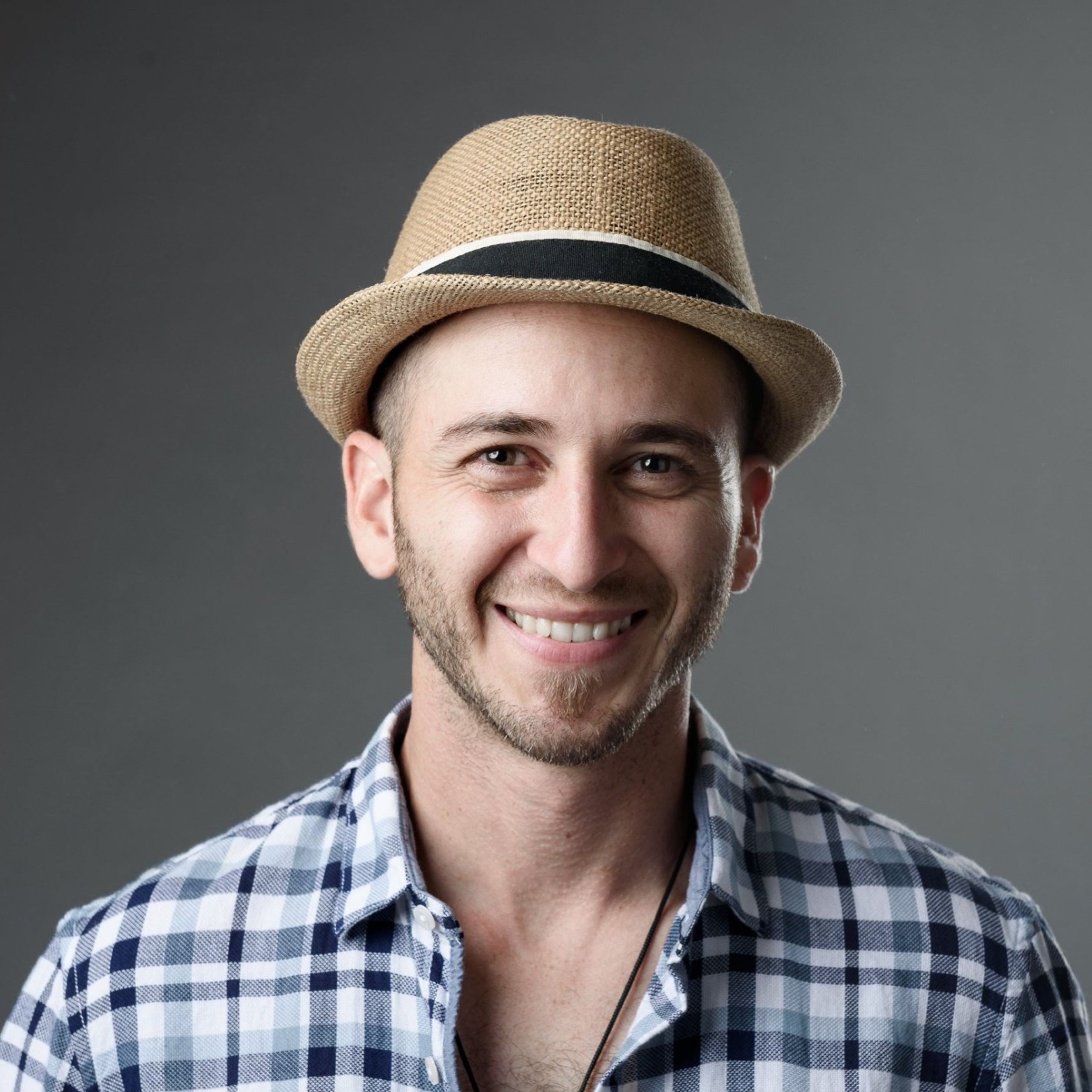 Itai provides therapy in the following languages: