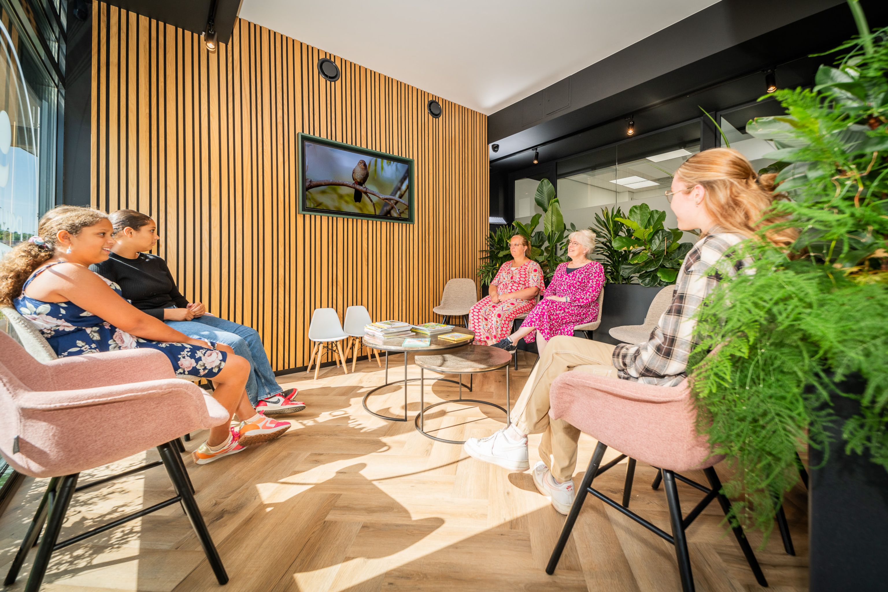 Wachtkamer met mensen