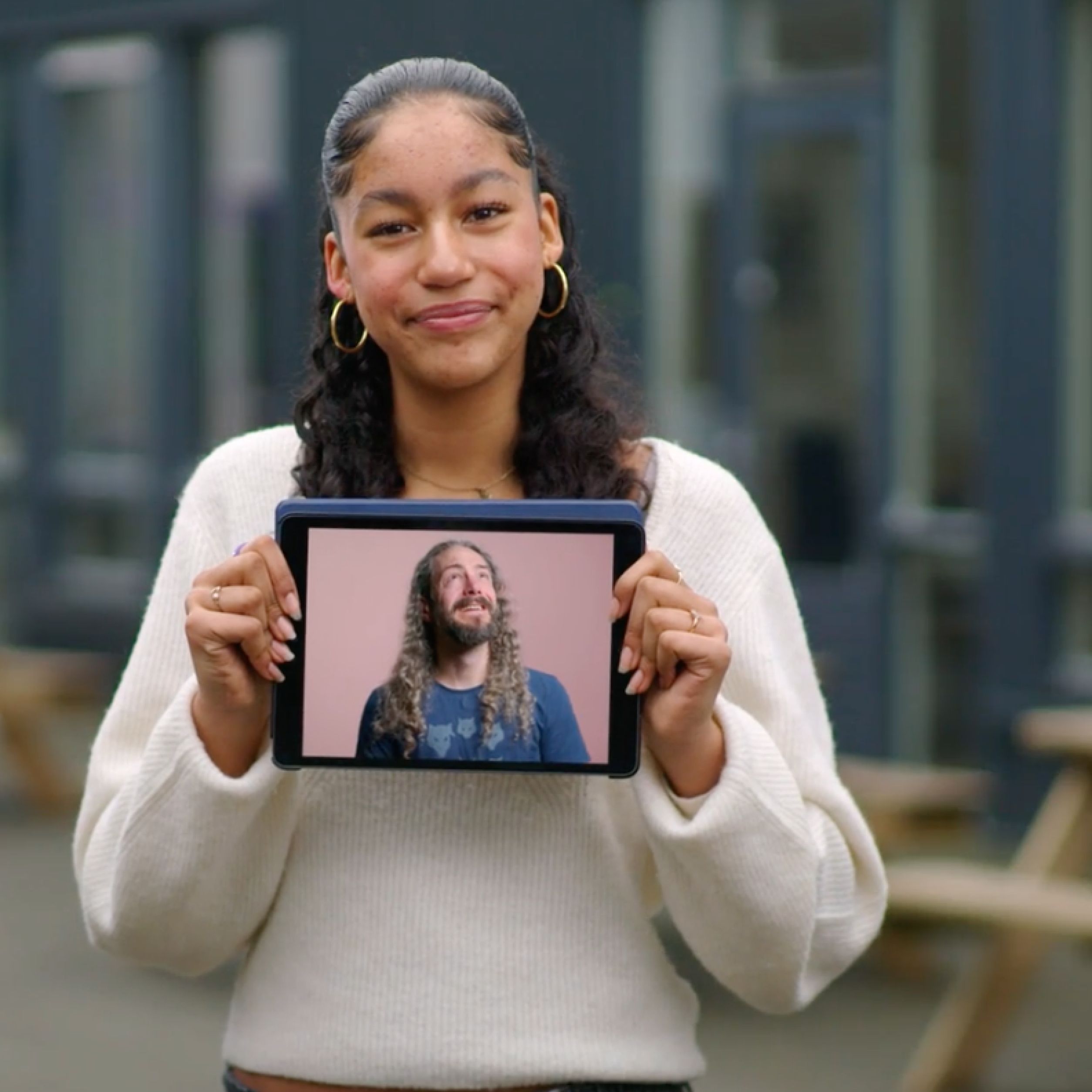 Foto van leerling met iPad
