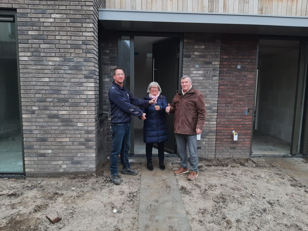 Foto sleuteloverhandiging