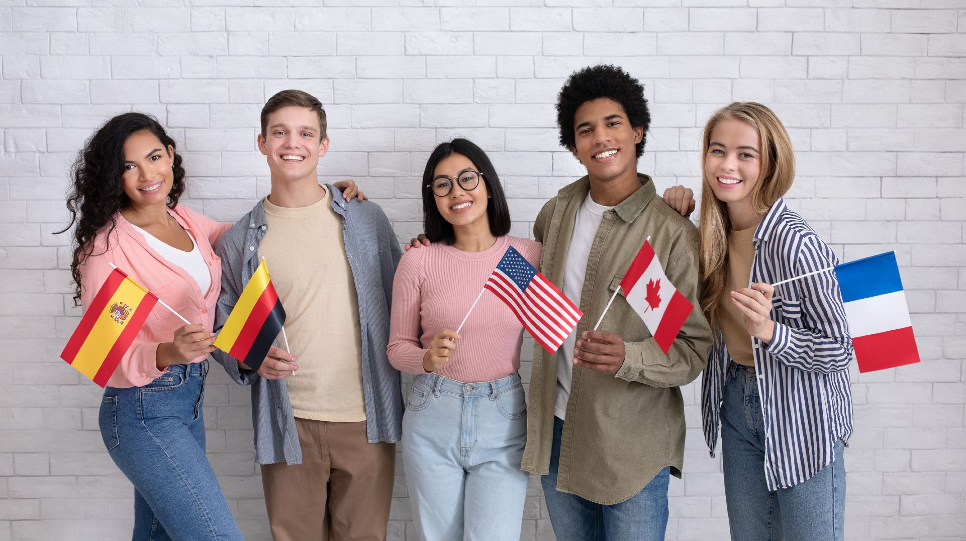 Internationale leerlingen met vlaggetjes