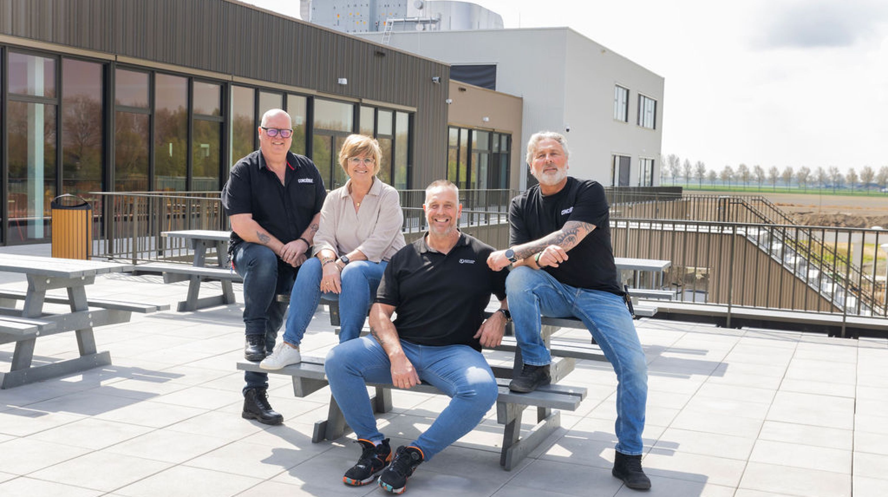 concierges bij nieuw schoolgebouw
