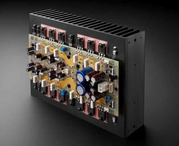 Accuphase E-800S detail amplifier Audioxperience