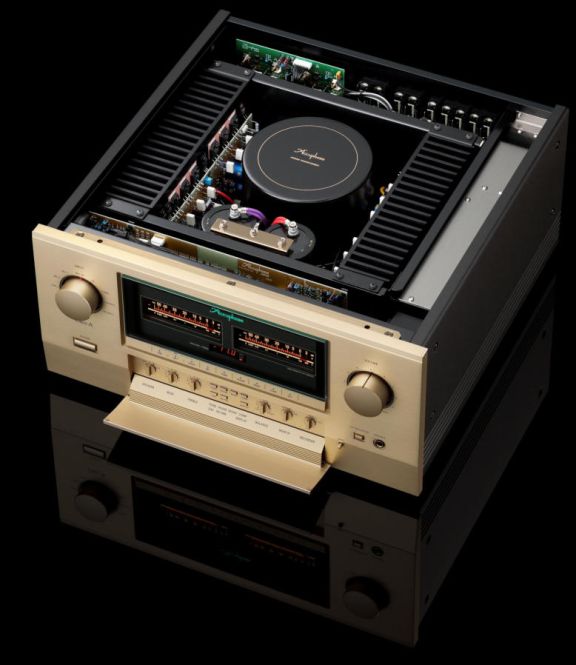 De E-800 beschikt over slots voor een dac en phonomodule