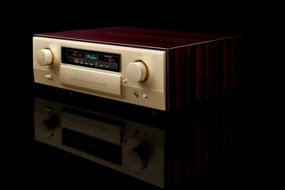 Accuphase C-2900 voorversterker AudioXperience
