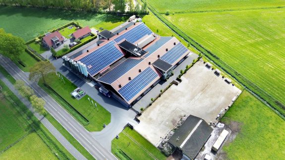 Kalverhouderij Beekzicht: <br>Een moderne zichtstal in de kalversector.