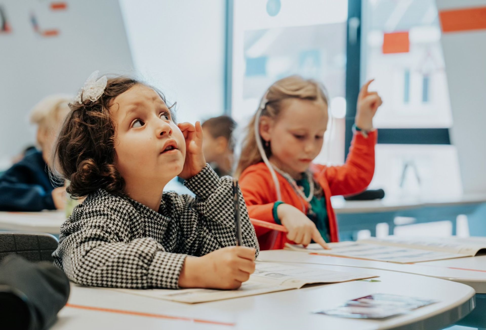 231016_LagerOnderwijs_042-compressed Twee leerlingen in het eerste leerjaar op Klim.