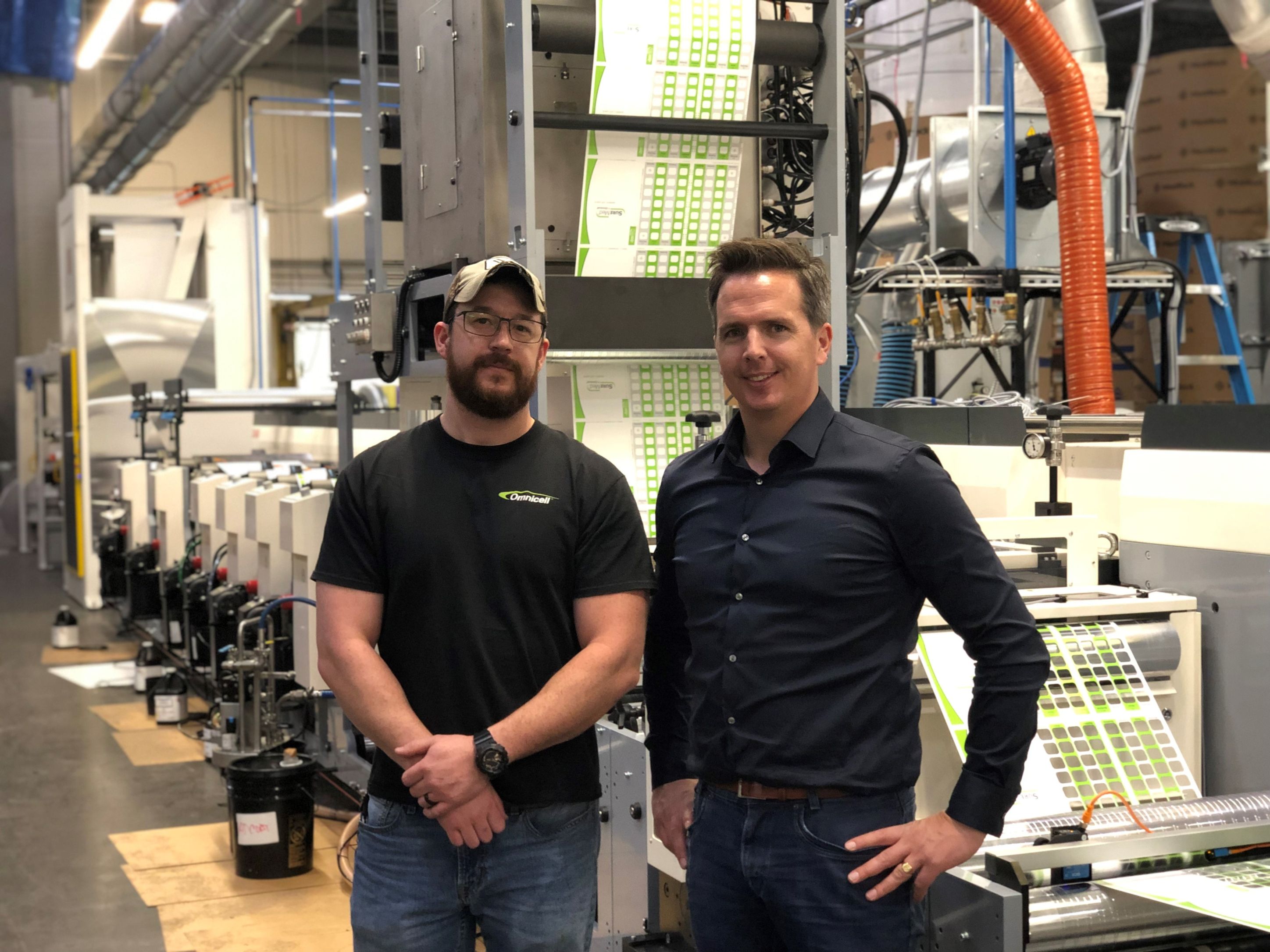 1.	Chris Hayes from Omnicell and Harm-Jan de Jong, Vice President of MPS Systems North America in front of Omnicell’s MPS EXL-Packaging press