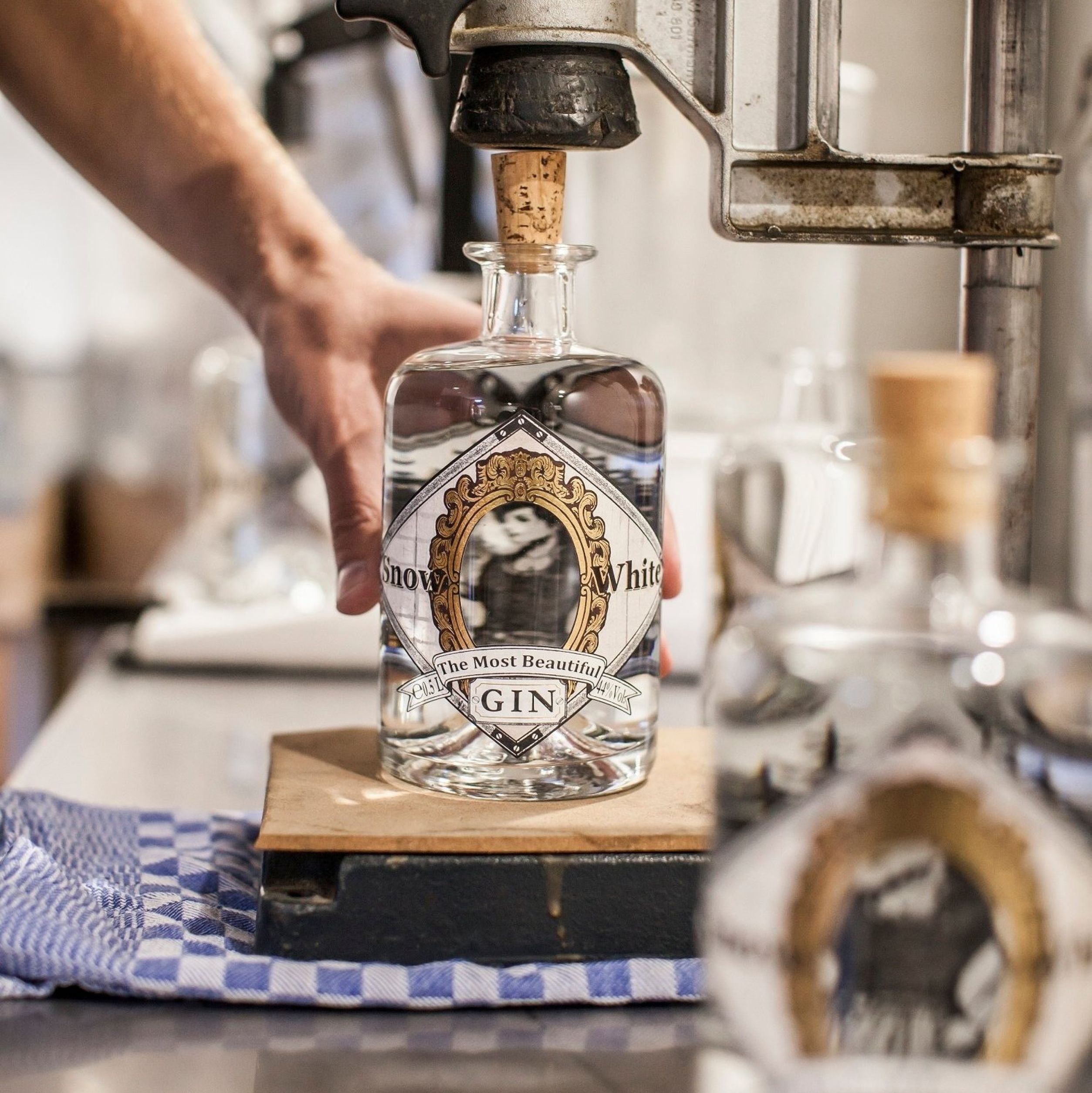 Snow white gin, winning label of the MPS Label Awards 2019 by InForm Etiketten
