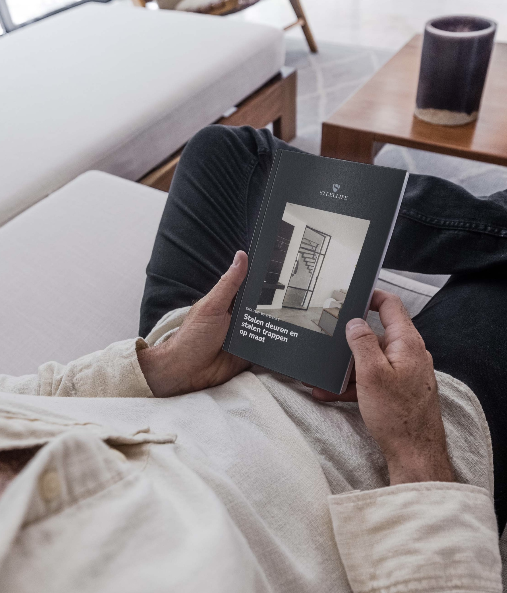 image productie-afbeelding productie work Design png Ki-ek Man Holding Book General View 2